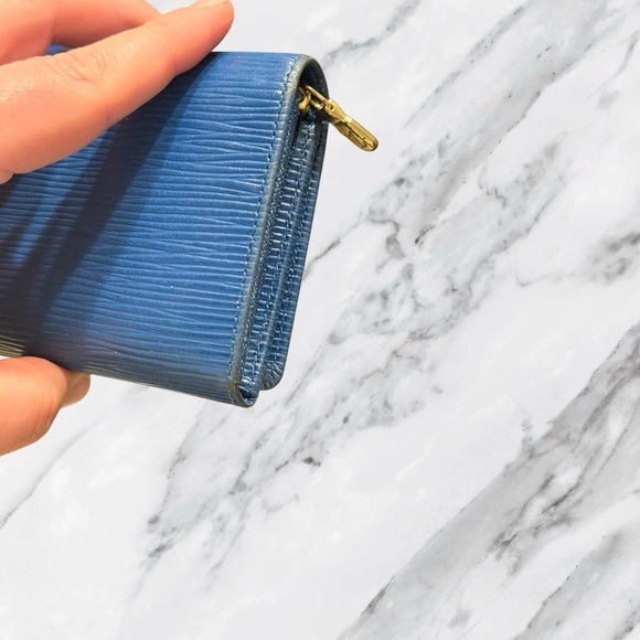 Louis Vuitton Authentic Blue Epi Leather Porte Tresor Wallet with Dustbag - Picture 8 of 16